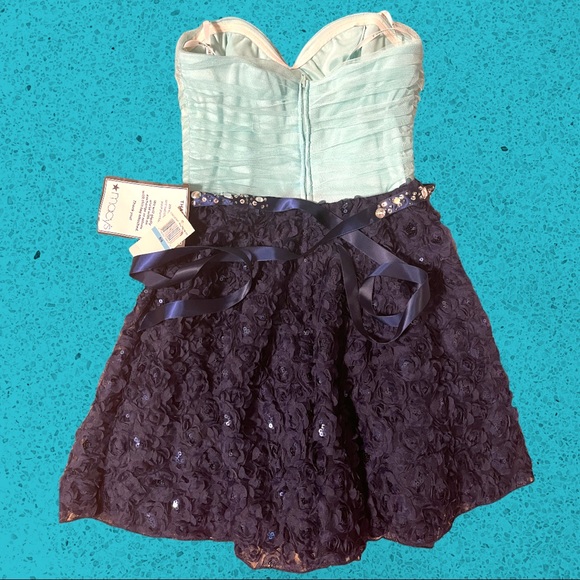 NWT B. Darlin Sequin Flower Embroidered Tulle Dress - Juniors Size 5/6 - Picture 2 of 2